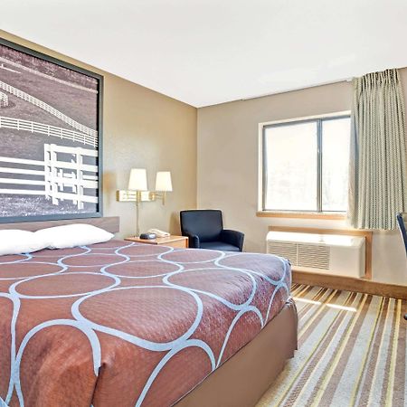 Super 8 By Wyndham Louisville Airport Экстерьер фото