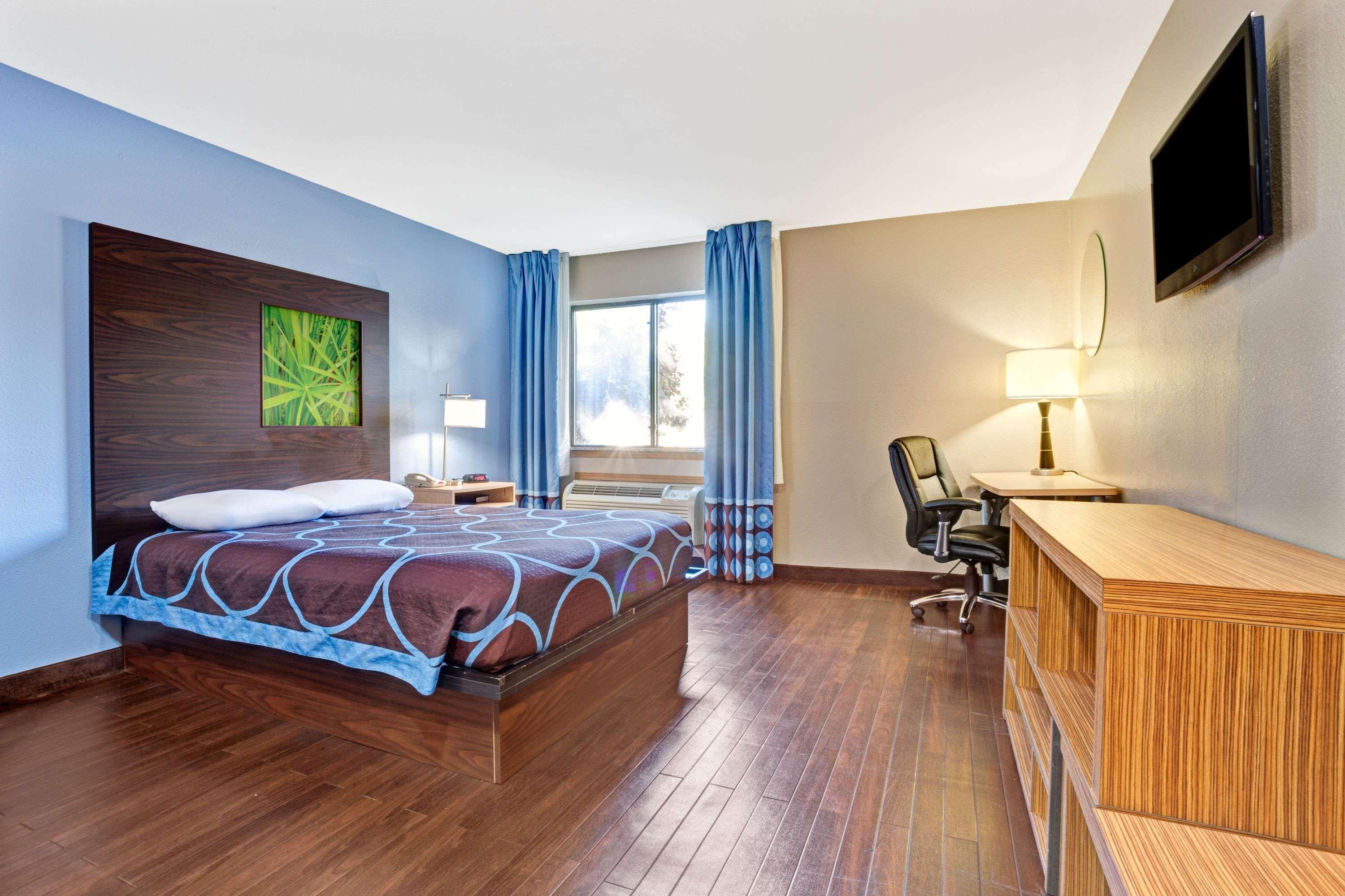 Super 8 By Wyndham Louisville Airport Экстерьер фото