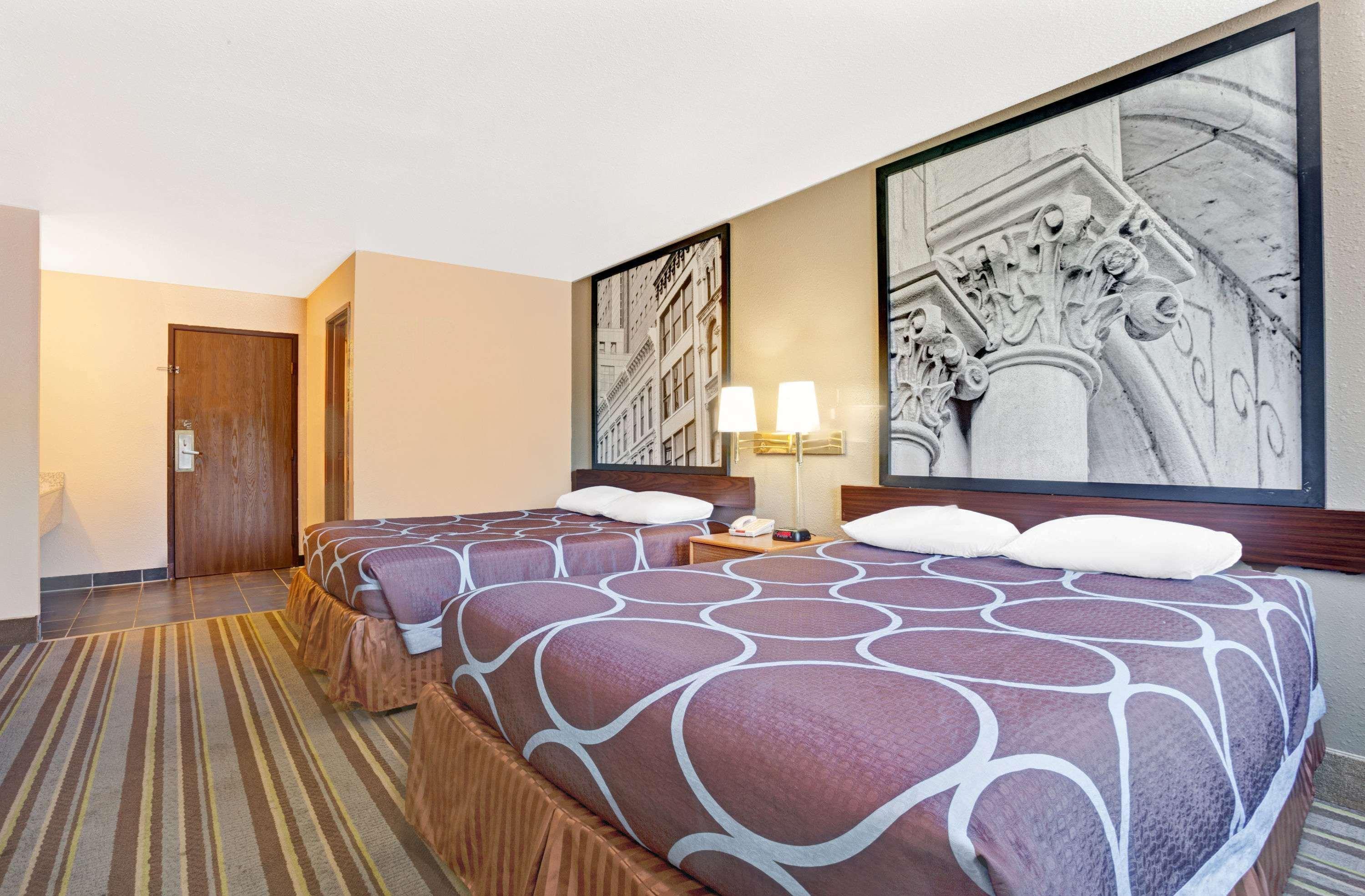 Super 8 By Wyndham Louisville Airport Экстерьер фото