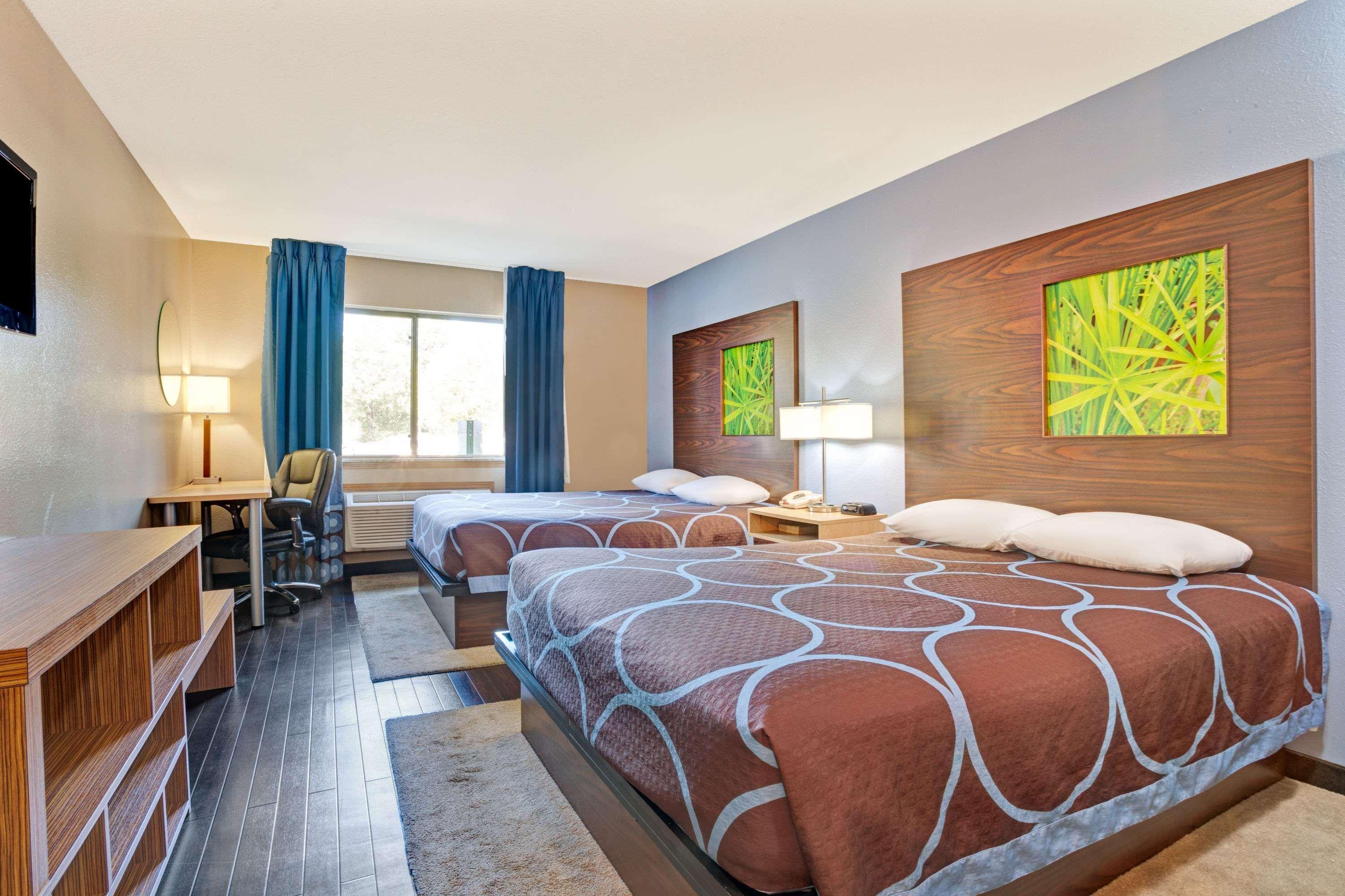 Super 8 By Wyndham Louisville Airport Экстерьер фото