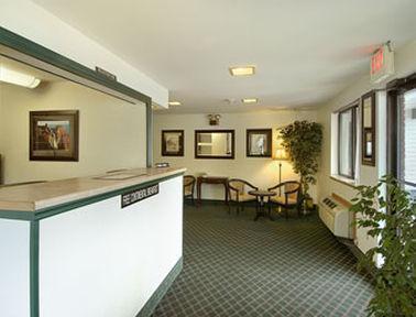 Super 8 By Wyndham Louisville Airport Интерьер фото