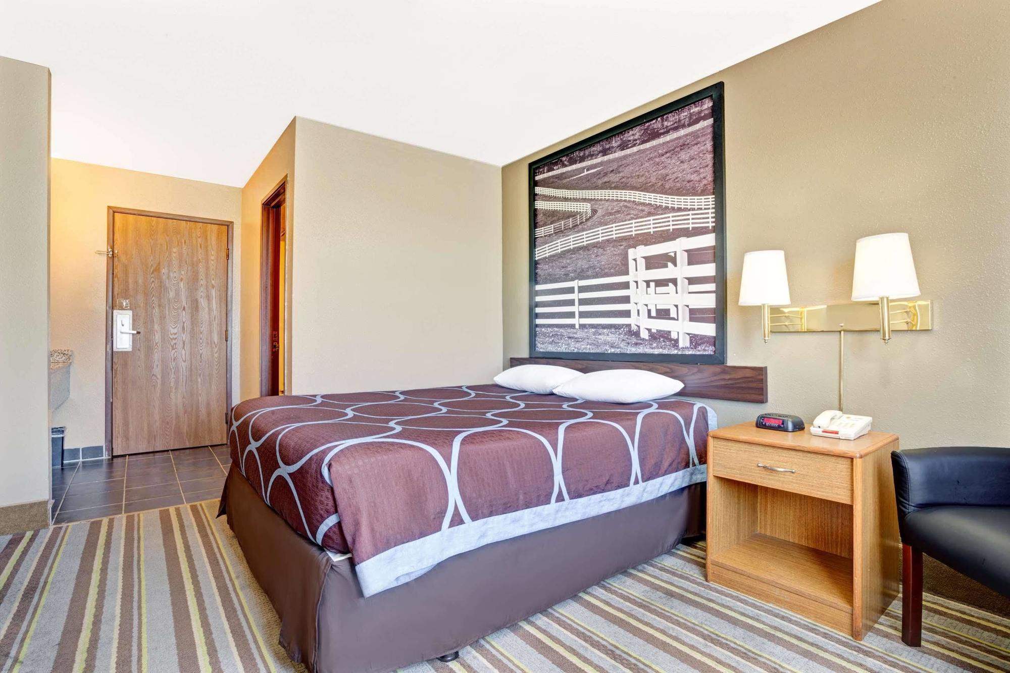 Super 8 By Wyndham Louisville Airport Экстерьер фото